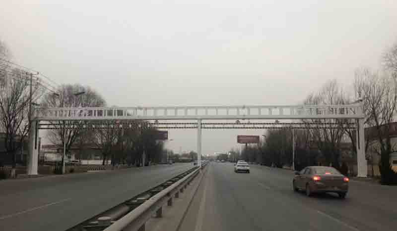 黑河公路限高杆